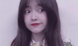 抖音某女网红吃瓜,揭秘娱乐圈幕后真相！”